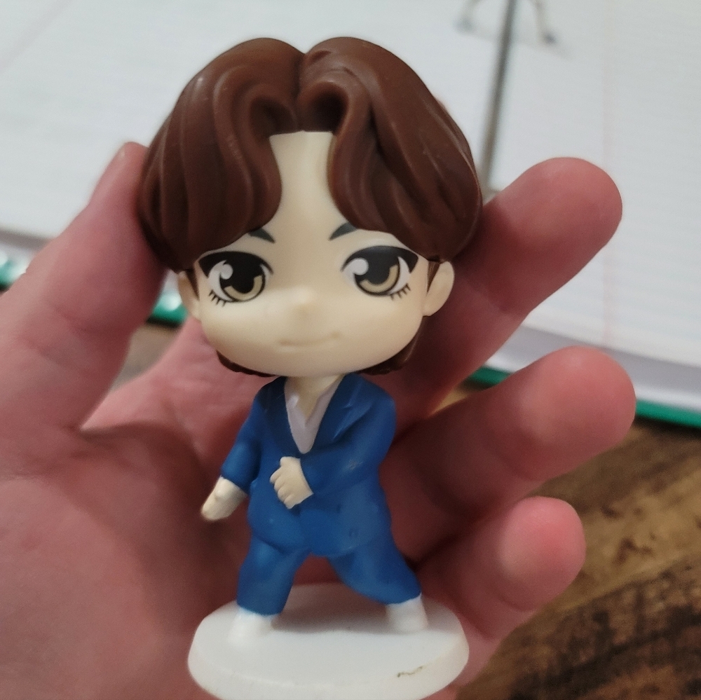 BTS Tinytan Classic V Figure